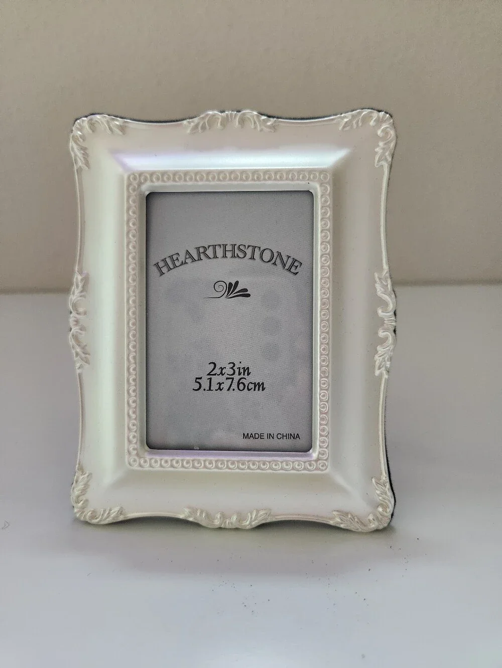 Hearthstone Iridescent White 2x3 Photo Frame Ornate Tabletop